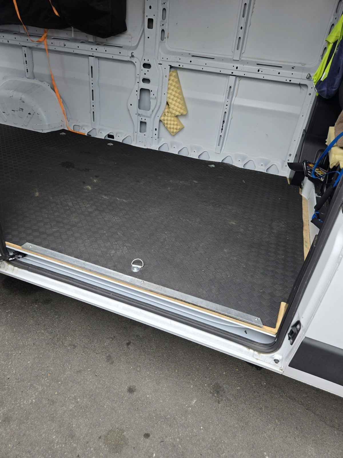 RAM PROMASTER 159 WB MARINE WOOD Floor AND PREFORMED RUBBER MAT