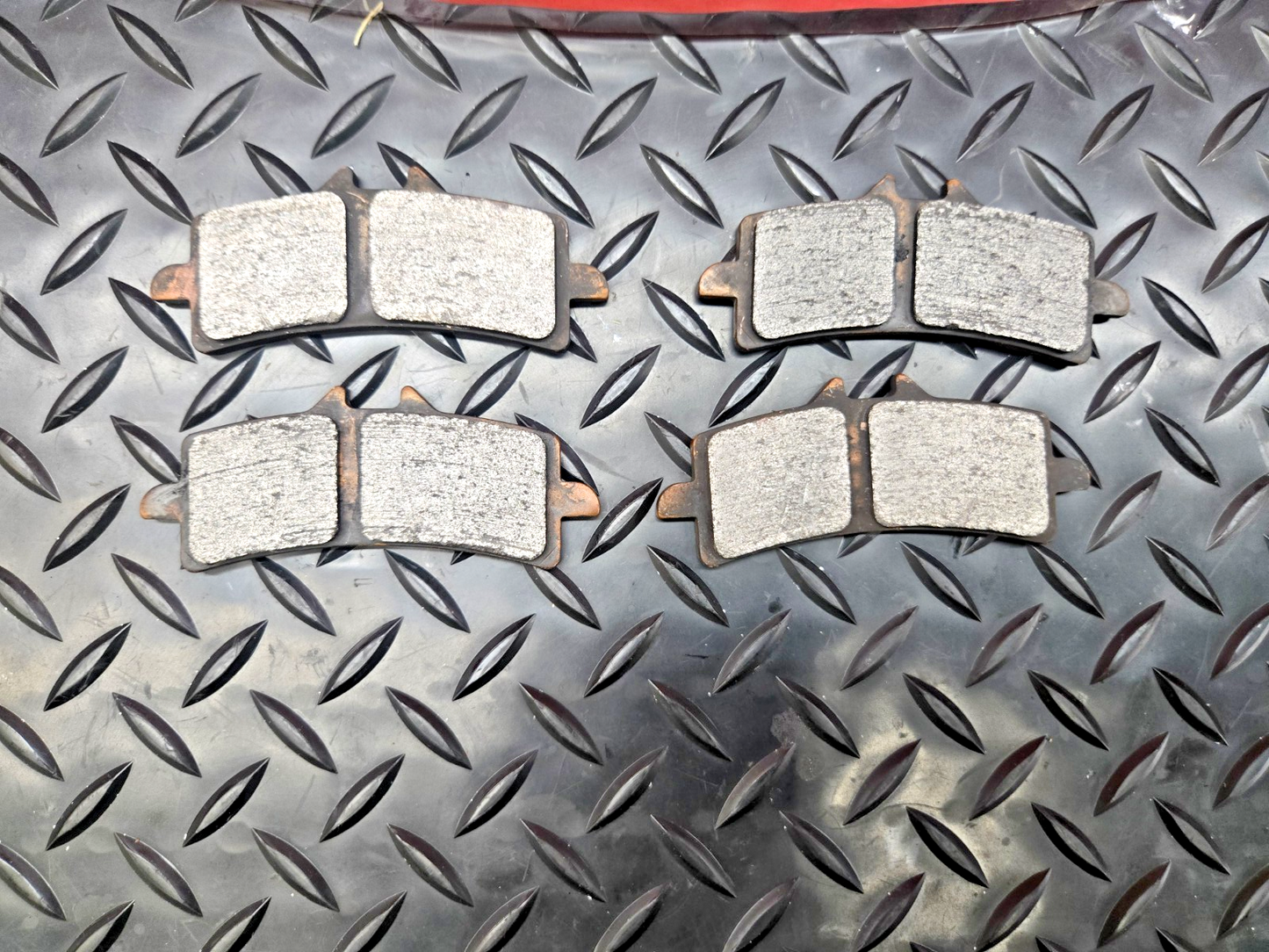 BREMBO FRONT USED BRAKE PADS SET of 4 TT2182FF BREMBO 07.9882.13 BRM10AHH #0977