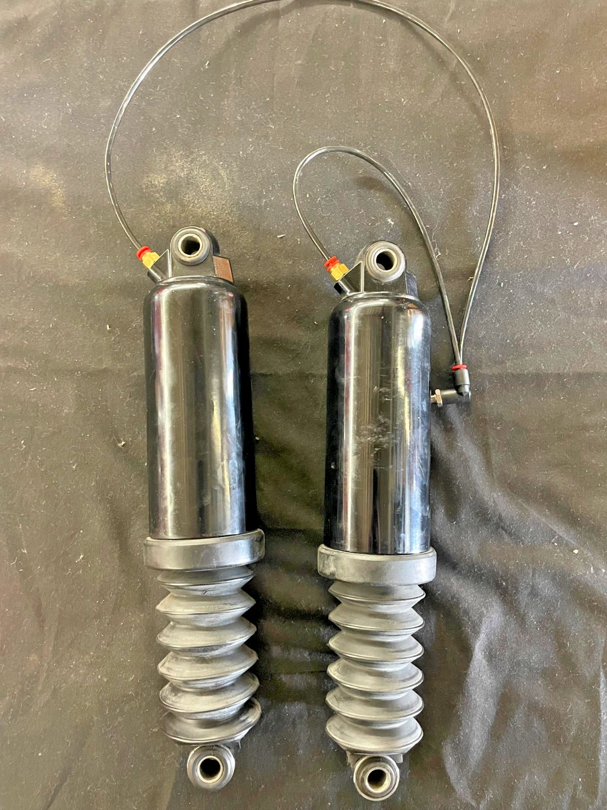 HARLEY DAVIDSON Rear Air Shocks 54565-97C Showa #0403