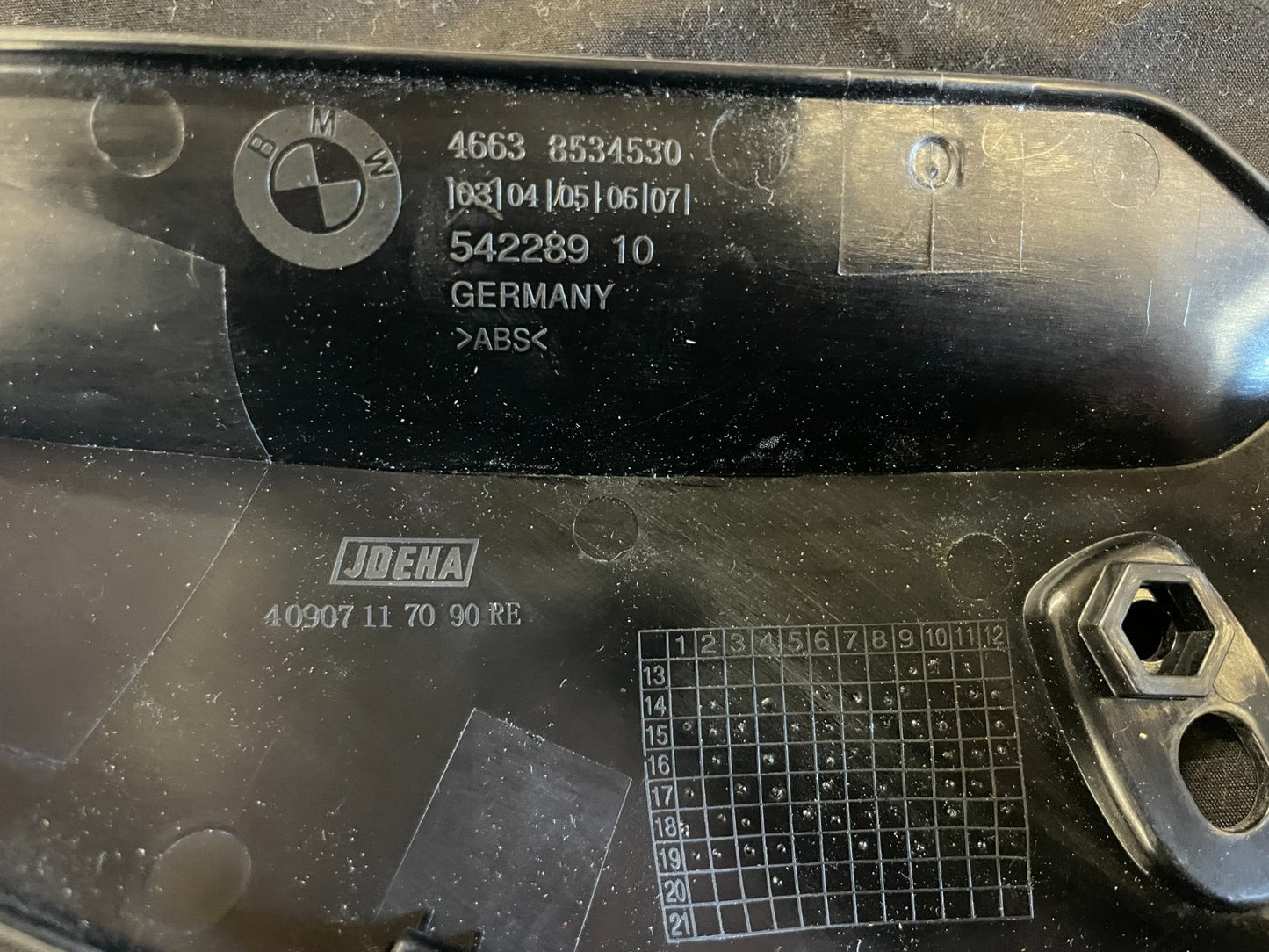 BMW S 1000 R FRONT RIGHT HEADLIGHT HOUSING TRIM 46638534530  #0104