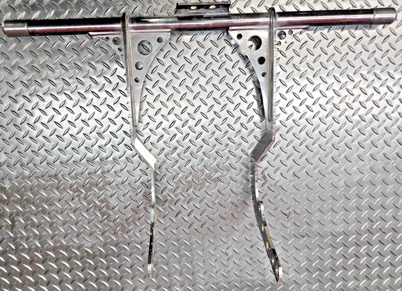Harley Softail Low Rider Street Bob 18-up Engine Guard Highway Crash Bar #0997