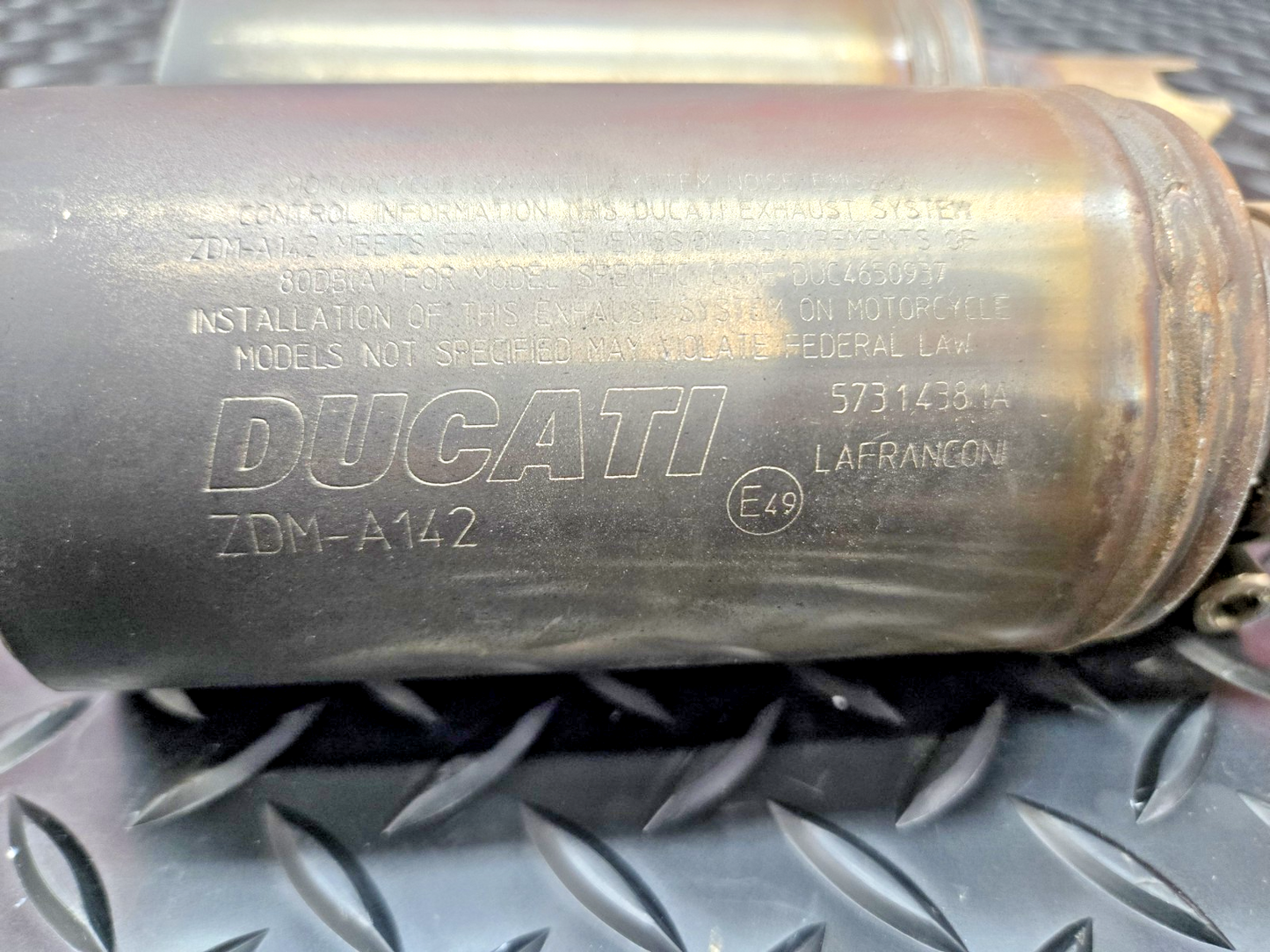 2X 17-20 DUCATI SUPERSPORT 939 S OEM MUFFLERS SYLENCERS 57314381A  #0531