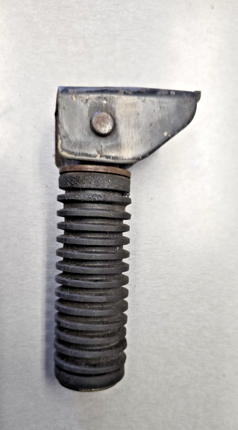 1975 Honda CB500T CB 500 Twin H379-1 rear passenger foot peg #0590