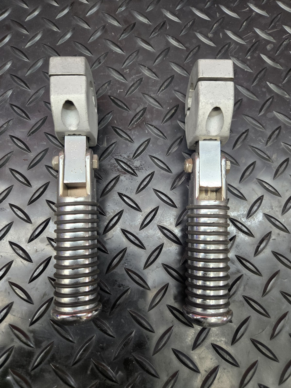 1 " Engine Guard Highway Foot Pegs Mount Chrome Aluminum HARLEY #1054