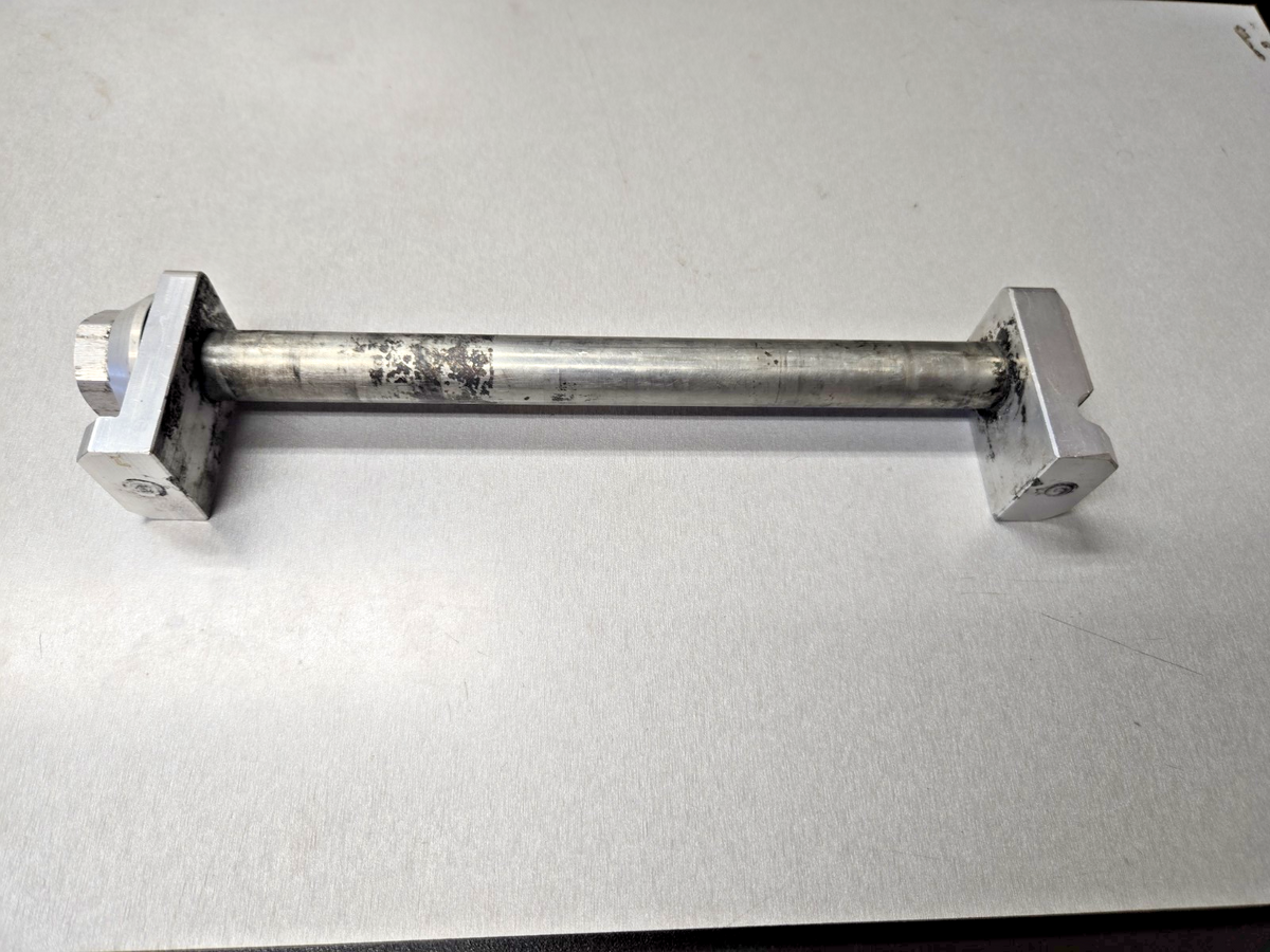 VOR Vertematti 2002 503 Off Road REAR AXLE W/ BLOCKS AND NUT #1194