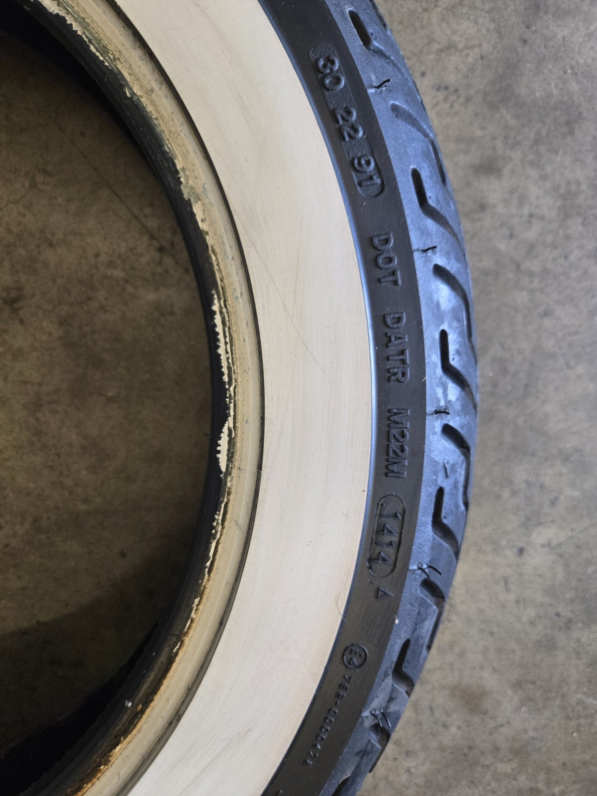 MT90B-16 Dunlop Harley D402 Wide White Wall FRONT TIRE 2014 90% #0696