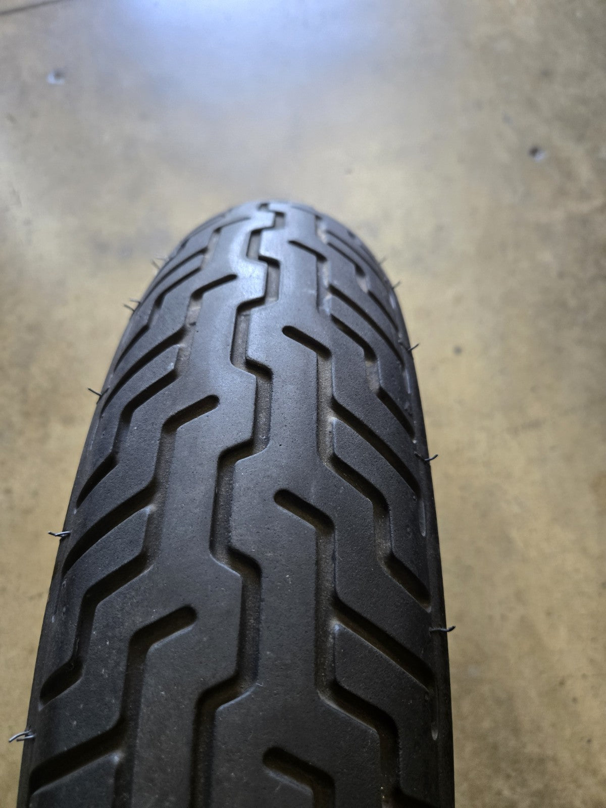 MT90B-16 Dunlop Harley D402 Wide White Wall FRONT TIRE 2014 90% #0696