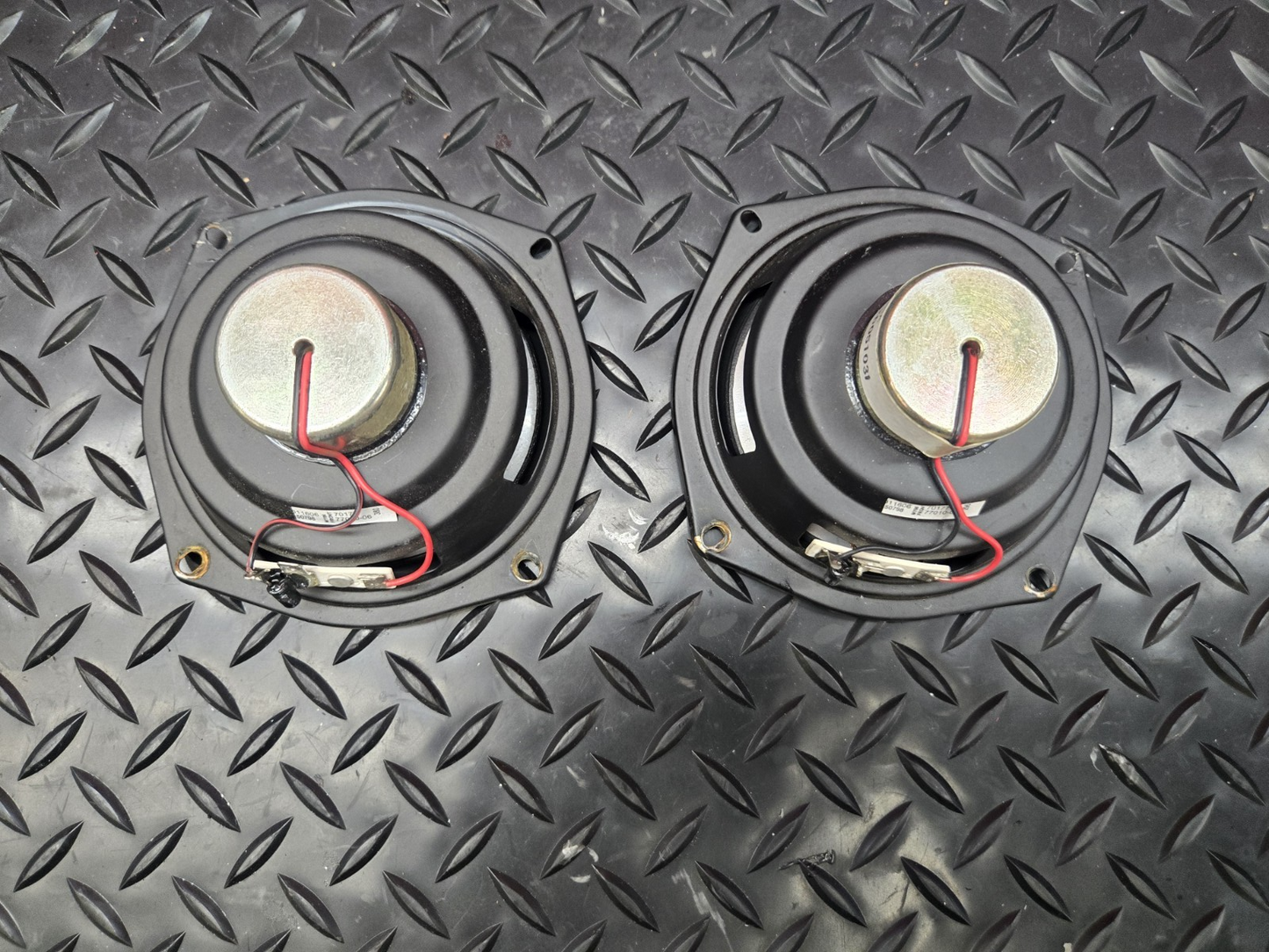 HARLEY DAVIDSON ELECTRA GLIDE FLHTC OEM SPEAKER PAIR 77010-06 TOURING #0962
