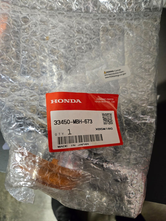 Honda WINKER ASSY,L FR 33450-MBH-673 OEM NEW   FRONT LEFT #0142