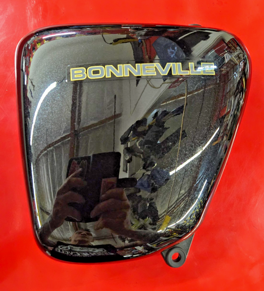 2014 Triumph Bonneville T100 900 LEFT Side Cover T2301239  METALLIC BLACK #0248