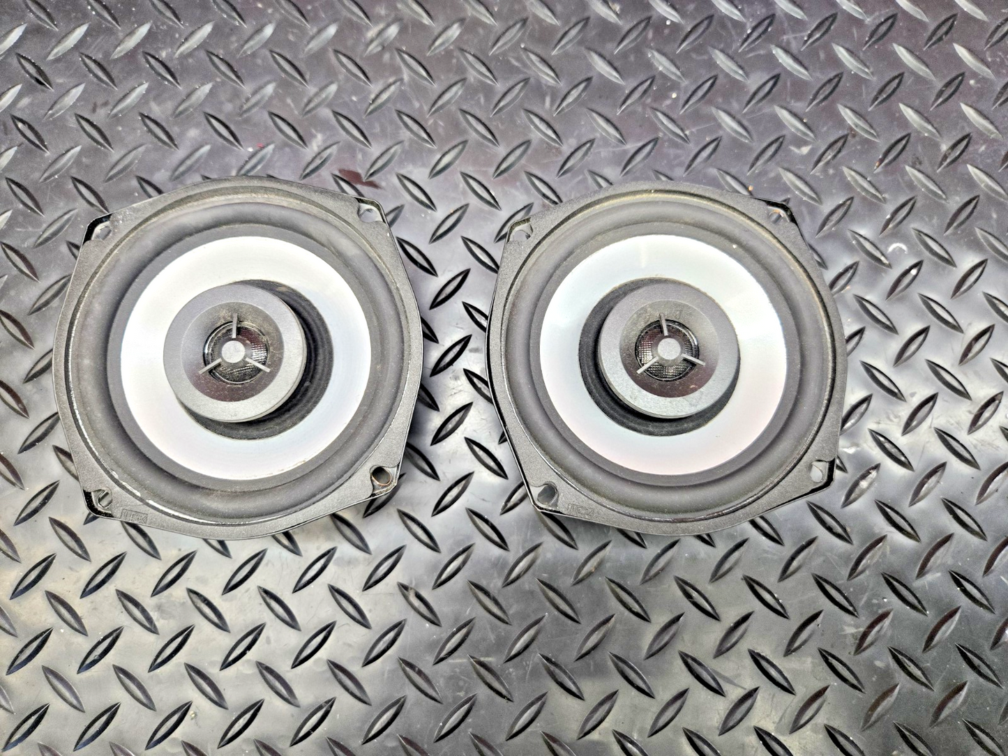 HARLEY DAVIDSON ELECTRA GLIDE FLHTC OEM SPEAKER PAIR 77010-06 TOURING #0962
