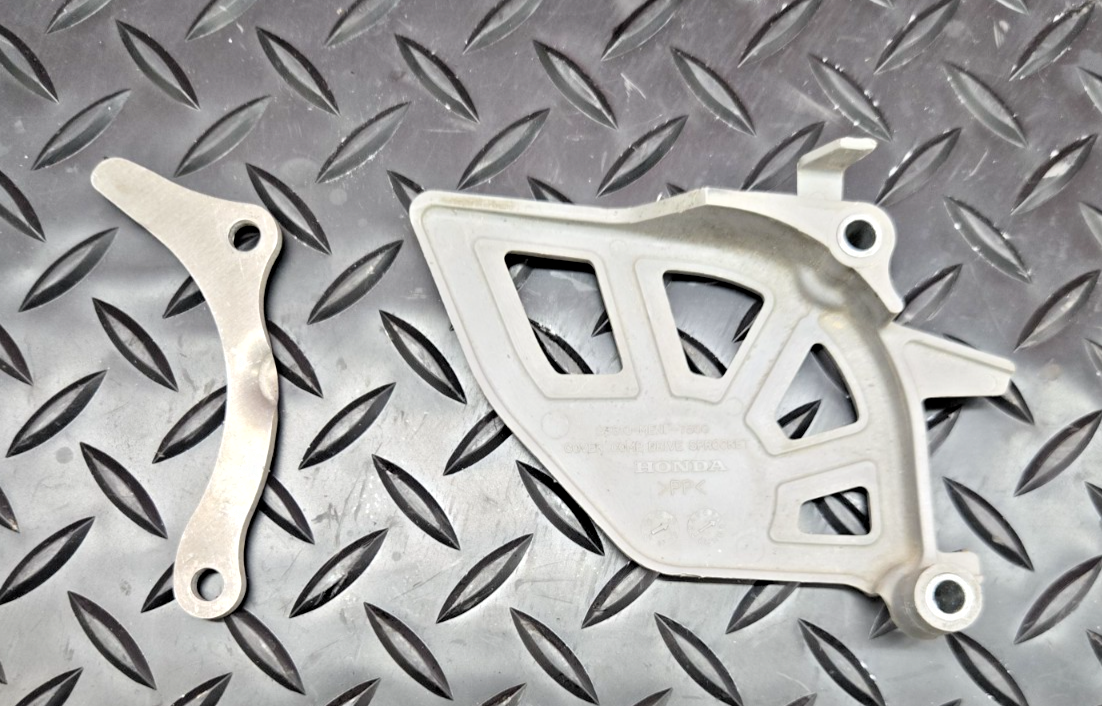 HONDA CRF450R X CRF250R X OEM Front Sprocket PROTECTION Plastic Aluminium #0779