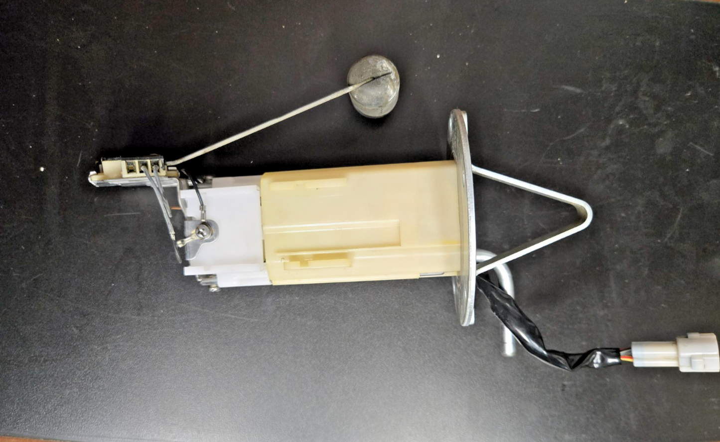 08-09 SUZUKI GSXR600 750 OEM FUEL PUMP GAS PETROL SENDER UNIT  GENUINE #0210