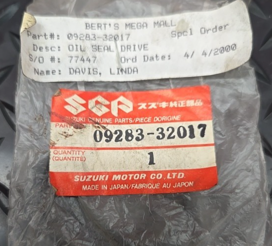 SUZUKI GS850 GS1000 GV1200 FINAL DRIVE SHAFT Oil Seal OEM 09283-32017 #1093