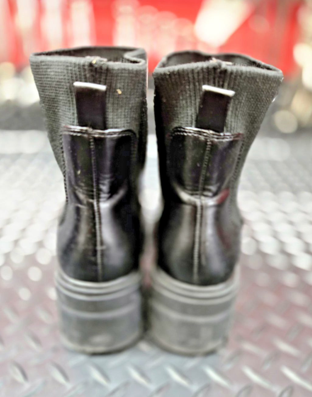 BOOTS WOMEN  Black Leather 2" Toe Fashion Boots size 8  #0516