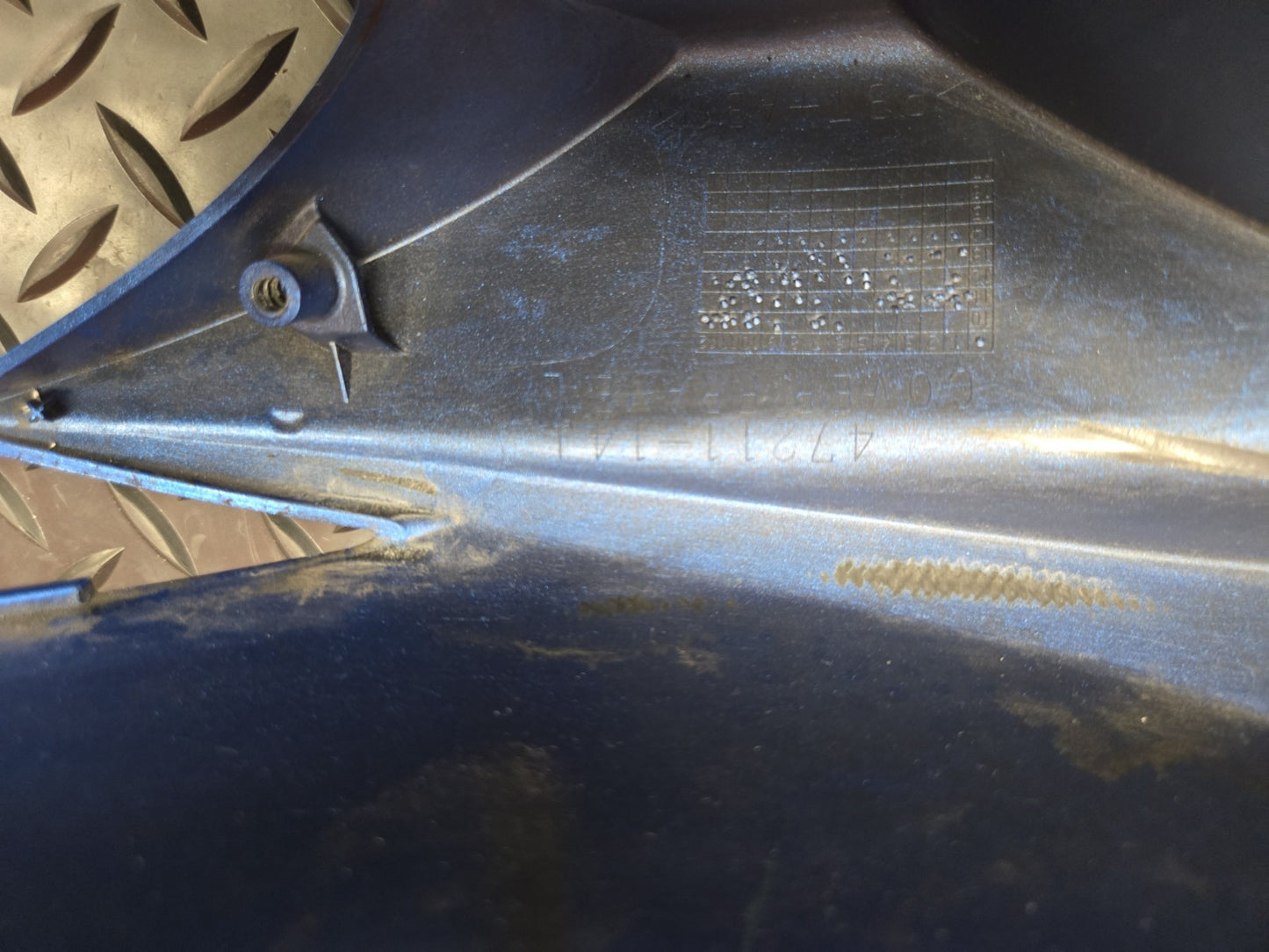 SUZUKI GSXR 600 750 LEFT Rear TAIL Faring Cover 47211-14J  #0868