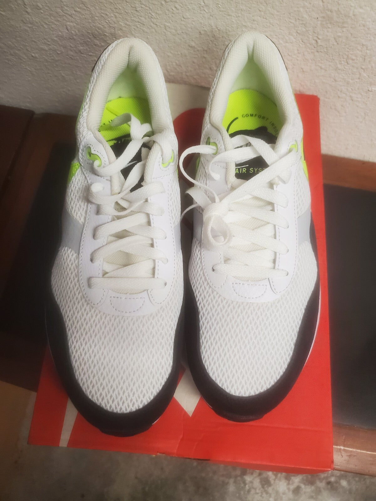 Nike Air Max Systm White/ Black Volt Sneaker Size 10   #0244