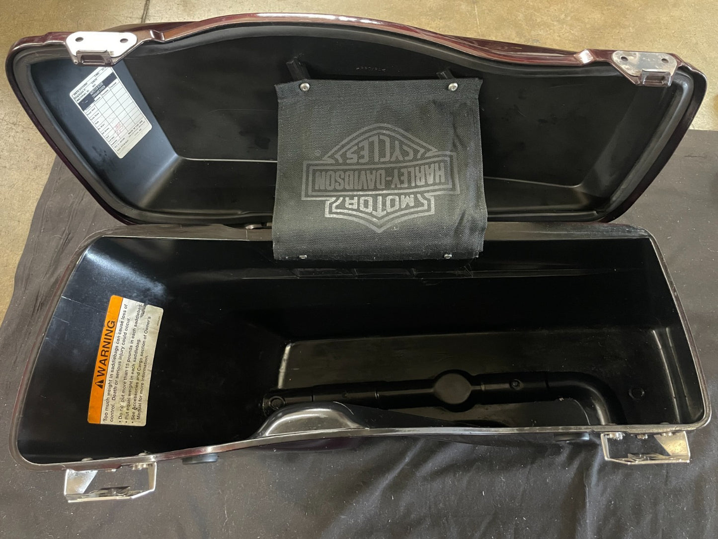 07-12 Harley UltraClassic Electra Glide FLHTCU Right Saddlebag Case No Key #0269