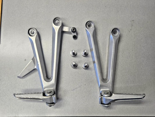 04-07 HONDA CBR1000RR OEM REAR PASSENGER FOOT PEG REST SET PAIR W/SCREWS #0405